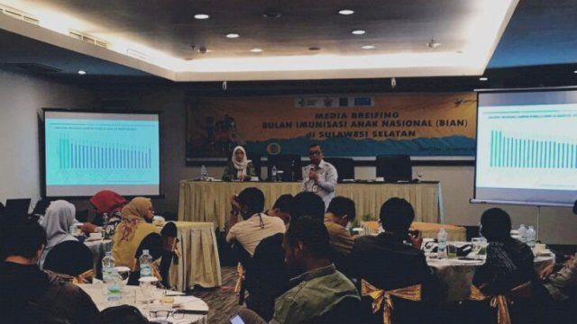 Kepala Bidang Pencegahan dan Pengendalian Penyakit Dinas Kesehatan Provinsi Sulsel Erwan Tri Sulistyo saat menyampaikan trend capaian imunisasi anak melalui program BIAN 2022. (FOTO. Chaerani/Republiknews.co.id)