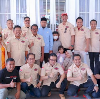 Touring Kemerdekaan, Indonesia BIG CAR Eksplor Wisata Danau Tempe dan Berbagi ke Panti Asuhan