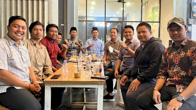 Cipayung-Plus kaltim saat berdiskusi terkait pembiaran perusakan lingkungan yang ada di Kaltim. (Istimewa)