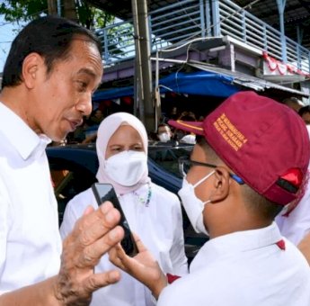 Kunker di Surabaya, Presiden Jokowi ‘Dihadang’ Wartawan Cilik Untuk Wawancara
