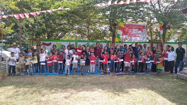 Peserta Lomba, Keluarga Besar UPTD KPH Manggarai Timur. (Foto: Yos Syukur/Republiknews.co.id)