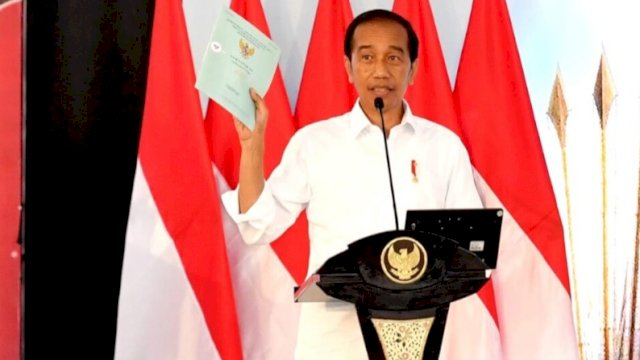 Presiden Joko Widodo, memberikan sambutannsaatnmenyerahkan Sertifikat Tanah Untuk Rakyat di Gelora Delta, Kabupaten Sidoarjo, Jawa Timur, Senin (22/08/2022). (Foto: Istimewa)