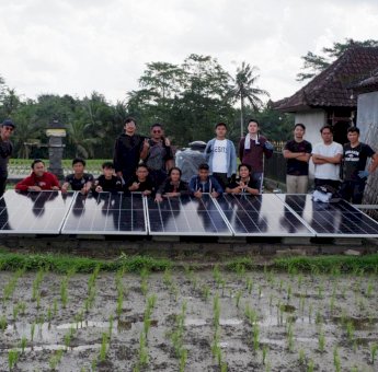 Pompa Air Tenaga Surya Hadir, Irigasi Sawah Wayan Lancar Mengalir