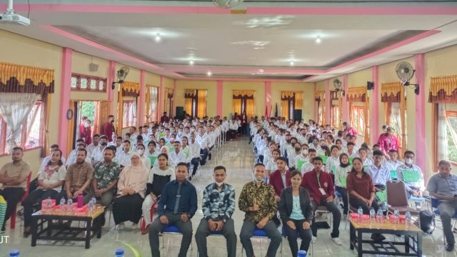 Rektor dan para Dosen Institut Keguruan Dan Teknologi Larantuka disela- sela menggelar Pengenalan Kehidupan Kampus bagi Mahasiswa Baru (PKKMB). (Foto: Istimewa)