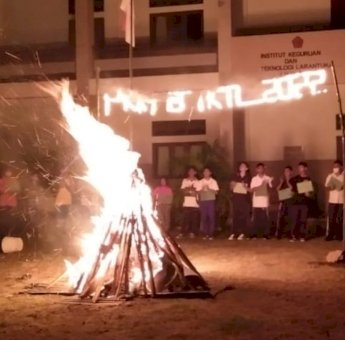 Api Unggun Warnai Penutupan PKKMB Institut Keguruan dan Teknologi Larantuka