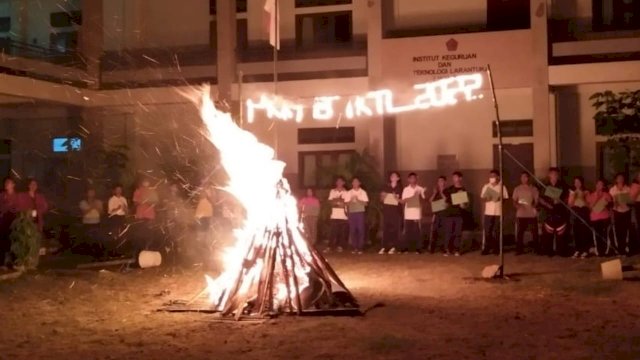 Api Unggun Pada Malam Puncak Penutupan PKKBM IKTL (Istimewa)