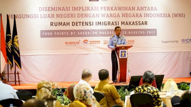 Kepala Kanwil Kemenkumham Sulsel Liberti Sitinjak saat memberikan sambutan pada Diseminasi Implikasi Perkawinan antara Pengungsi Luar Negeri dengan Warga Negara Indonesia (WNI). (Dok. Kanwil Kemenkumham Sulsel)