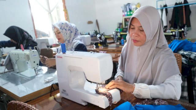 Bantuan 22 Mesin Jahit dari PLN Peduli, PKBM Cendikia Paripurna Bangsa mampu raih keuntungan lima kali Lipat dari Bisnis Konveksi di Kabupaten Sinjai. (Istimewa)