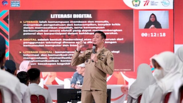 Bupati Gowa Adnan Purichta Ichsan, saat menjadi narasumber Literasi Digital Untuk Mewujudkan Smart City Melalui Kearifan Lokal di Gedung D'Bollo, kemarin. (Dok. Humas Pemkab Gowa)
