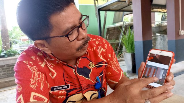 Ket.gam: Pelaksana Tugas (Plt) Kepala Dinas Perpustakaan dan Kearsipan Kabupaten Gowa Mustamin Raga saat menjelaskan konsep Perpustakaan Kabupaten Gowa yang akan diresmikan pada November 2022 mendatang. (Chaerani)