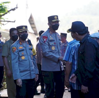 Ada Seribu Paket Bantuan Kapolri Untuk Korban Banjir Mamasa