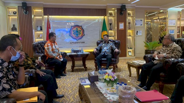 Pj Gubernur Sulbar Akmal Malik, saat menemui Menteri Pertanian RI Syahrul Yasin Limpo, Jumat (26/08/2022). (Istimewa)