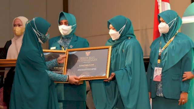 Peringatan HKG PKK Provinsi Sulsel Bertabur Bantuan dan Penghargaan