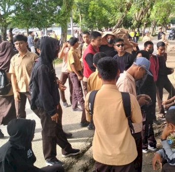 Pelajar SMAN 5 Sinjai Desak Lima Andikpas Dikeluarkan dari Sekolah