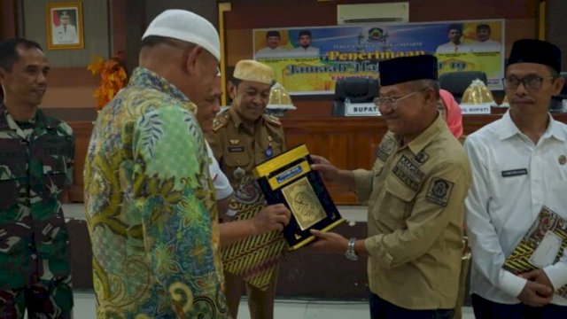 Bupati Jeneponto, Iksan Iskandar saat menerima jemaah Haji di Ruang Pola Panrangnuangta, Senin (29/08/2022). (Ist)