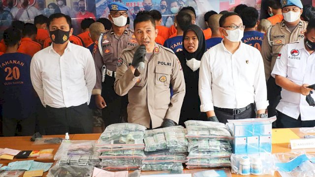 Kasubbid Penmas Bidhumas Polda Banten AKBP Meryadi Pimpin Press Confrence Penangkapan 36 Penyalahgunaan Narkoba.(Istimewa)