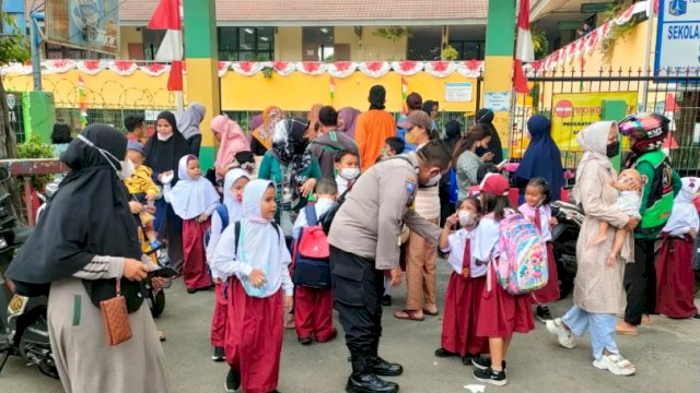 Polsek Palmerah terjunkan Bhabinkamtibmas untuk sosialisasi Polisi Sahabat Anak (Foto Istimewa)