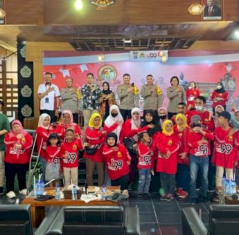 Ratusan Penyandang Disabilitas di Malang Naik Kereta Api Bersama Polwan