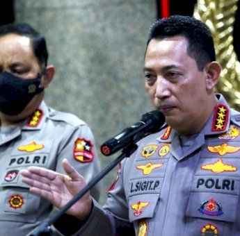 Kapolri Beri Kenaikan Pangkat Pati Dua Polwan