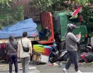 10 Orang Meninggal Dunia, 20 Luka-Luka Akibat Truk Tronton Tabrak BTS di Bekasi Kota