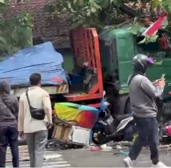 10 Orang Meninggal Dunia, 20 Luka-Luka Akibat Truk Tronton Tabrak BTS di Bekasi Kota