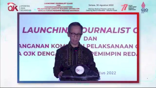 Ketua Dewan Komisioner OJK Mahendra Siregar saat membuka Journalist Class melalui virtual, Selasa (30/08). (Chaerani)