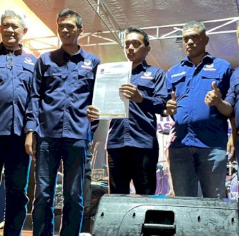 Terima SK, H Muhammad Resmi Nakhodai NasDem Bone