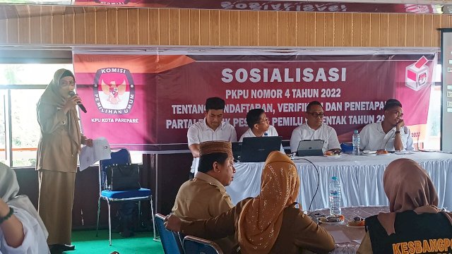 ket : Asisten I Bidang Pemerintahan Pemkot Parepare, Hj Amina Amin saat menyampaikan sambutan Wali Kota Parepare Taufan Pawe pada sosialisasi PKPU nomor 4 Tahun 2022 (Foto : Mulyadi Ma'ruf/Republiknews.co.id)