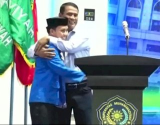 Apresiasi Mahasiswa Penghafal Qur’an 30 Juz, Amran Sulaiman Berikan Beasiswa