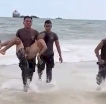 Viral, Polisi Selamatkan 2 Bocah Terseret Ombak di Pinggir Pantai Balikpapan