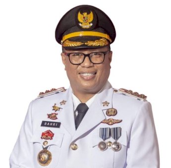 Disebut Terima Gratifikasi Mobil, PJ Bupati Muna Barat Akan Laporkan Akun Facebook Yogi Ogi