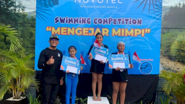 Kompetisi lomba renang bertajuk Fun Swimming Competition Novotel Makassar diikuti puluhan siswa SD di Kota Makassar. (Foto: Istimewa)