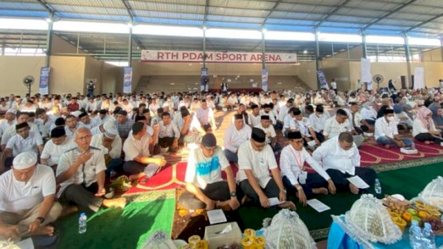 Kegiatan Zikir di RTH Kantor Pusat PDAM Kota Makassar, Jumat (05/08/2022). (Istimewa)