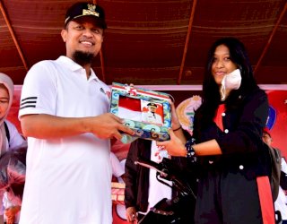 Sulsel Anti Mager di Torut, Andi Sudirman Bagikan Hadiah Meriah Ada Motor dan Sepada
