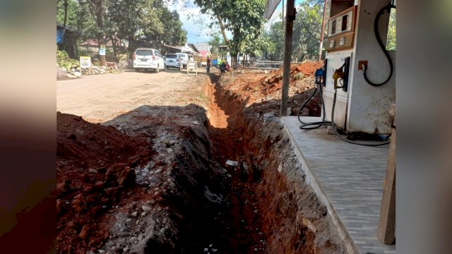 Fokus Gubernur Andi Sudirman, Jalan Pattalassang di Gowa Tengah Masuki Tahap Galian Drainase