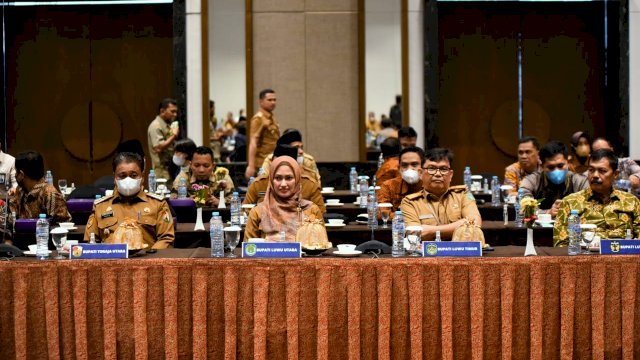 Bupati Luwu Utara Indah Putri Indriani (tengah) mengikuti rapat koordinasi dan Evaluasi Implementasi Percepatan dan Perluasan Digitalisasi Daerah (P2DD). Selasa (2/8/2022) FOTO/PROTOKOL LUWU UTARA