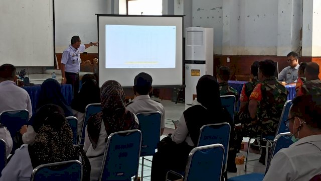 Ket : Kegiatan Pembahasan aksi penanganan anak tidak sekolah di Aula Disdikbud Parepare. (Istimewa)