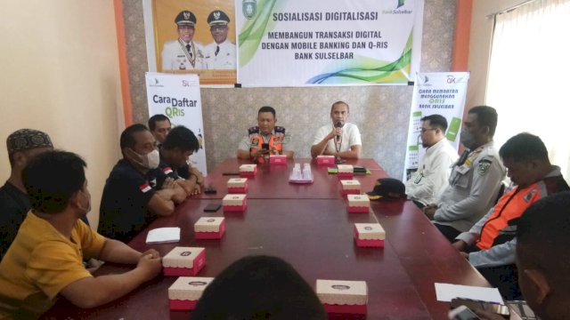 PT Bank Sulselbar Cabang Parepare saat melakukan sosialisasi digitalisasi di Dinas Perhubungan Kota Parepare (Foto : Istimewa)