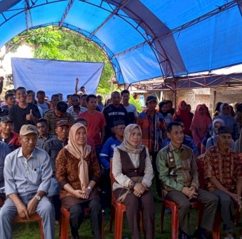 Temui Masyarakat Pulau Kaledupa, Bupati Wakatobi Sampaikan Keseriusan Pemda Maksimalkan Penyalaan Listrik 24 Jam