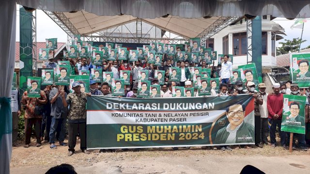 Deklarasi dukungan Muhaimin Iskandar sebagai Presiden Republik Indonesia 2024, oleh Komunitas Petani Nelayan Pesisir Teluk Adang dan Teluk Apar Paser, pada kegiatan Hari Lahir (Harlah) PKB Ke-24, yang berlangsung di Sekretariat PKB Paser, Kecamatan Tanah Grogot, Kabupaten Paser, Kalimantan Timur, Minggu (7/8/2022). (Johamri/Republiknews.co.id)