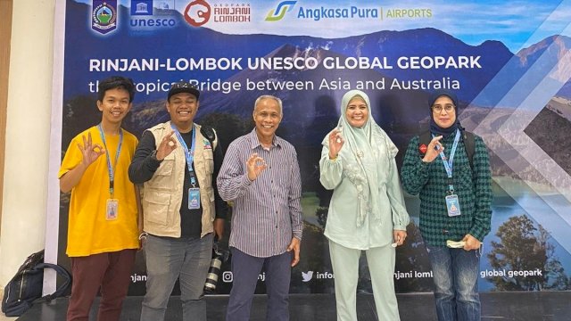 Delegasi Aspiring Unesco Global Geopark (AUGGp) Maros-Pangkep bersama Wakil Bupati Maros Suhartina Bohari dan Wakil Bupati Pangkep Syahban Sammana, saat menghadiri The 3rd Geotourism Conference & International, di Kota Mataram, Provinsi Nusa Tenggara Barat (NTB), Selasa (09/08/2022). (Istimewa)