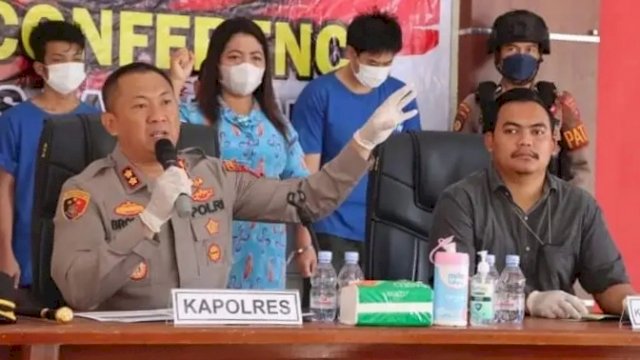 Kapolres Lamandau AKBP Bronto Budiyono, saat memberikan keterangan pers.
