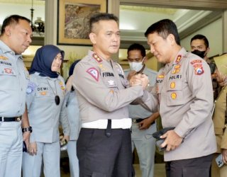 Kapolda Jatim Dampingi Kunker Kakorlantas Polri, Berikan Sosialisasi Penghapusan Registrasi Ranmor