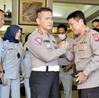 Kapolda Jatim Dampingi Kunker Kakorlantas Polri, Berikan Sosialisasi Penghapusan Registrasi Ranmor