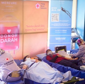 Aksi Donor Darah Mercure Hotel Makassar Berhasil Kumpulkan Puluhan Kantong