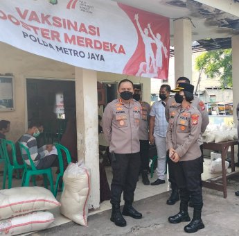 Polres JakBar Targetkan Vaksinasi Booster 32 Ribu Orang dari 13 Titik di Wilayahnya