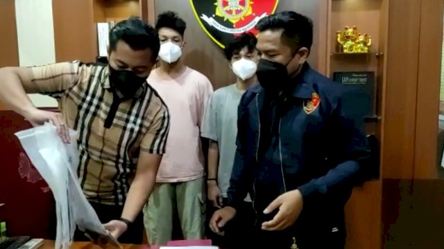 Foto: dua remaja penyebar video mesum di Balikpapan saat di panggil polisi (Istimewa)