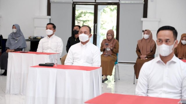 Puluhan ASN Pemkab Gowa mengikuti proses asesmen untuk lelang jabatan pimpinan tinggi pratama lingkup Pemkab Gowa yang berlangsung di Baruga Tinggimae, Rujab Bupati Gowa, Senin (15/08/2022). (Dok. Humas Gowa)