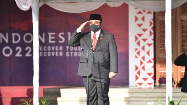 Menag menjadi Inspektur Upacara Peringatan HUT ke-77 RI di Kantor Kemenag, Jakarta (Wahyu Widodo)