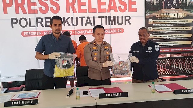 Ket : Wakapolres Kutim, Kompol Damus Asa saat menggelar jumpa pers kasus persetubuhan (Istimewa)